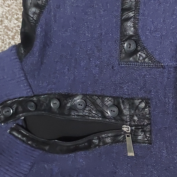 Navy Blue and Black Leonardo Gavino Sweater - Picture 3 of 3